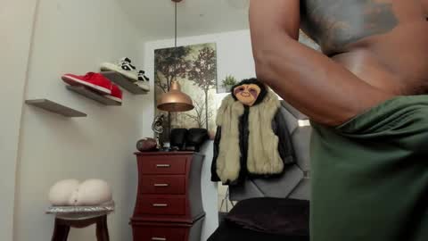 Snapshot of king_fitt_ chatting on February 2026 12:36:02 PM HOT MEN BLACK online show from February 2026 12:36:02 PM