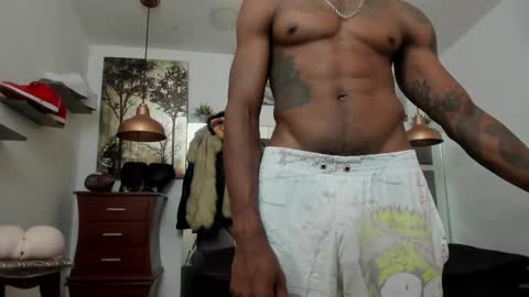 Snapshot of king_fitt_ chatting on March 2026 12:03:01 AM HOT MEN BLACK online show from March 2026 12:03:01 AM