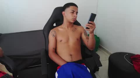 Snapshot of kings_latins chatting on April 2026 06:54:02 PM DOMINANT ALPHA KINGS online show from April 2026 06:54:02 PM