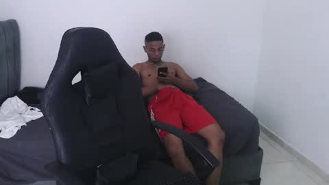 Snapshot of kings_latins chatting on May 2026 04:07:02 AM DOMINANT ALPHA KINGS online show from May 2026 04:07:02 AM