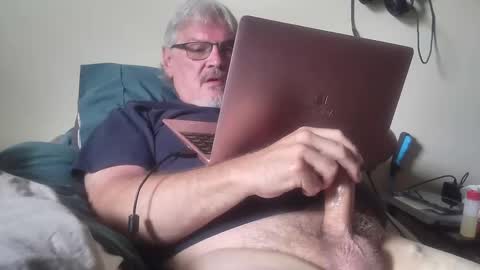 kingtongue10 online show from April 2026 06:39:01 PM