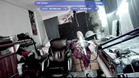 Snapshot of kinkybiguy14 chatting on October 2025 01:03:02 AM Kinky Cassie online show from October 2025 01:03:02 AM