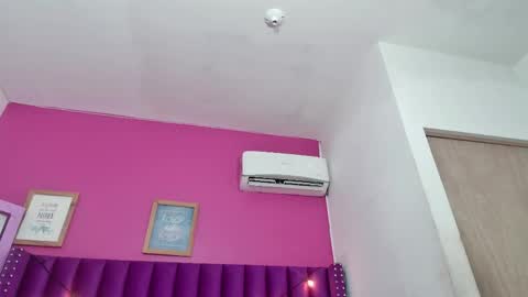 Snapshot of kinkyhousewifee_ chatting on April 2026 02:48:02 AM MISS RYN online show from April 2026 02:48:02 AM
