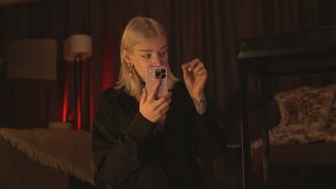 kinkylina_ online show from December 2024 12:01:02 PM