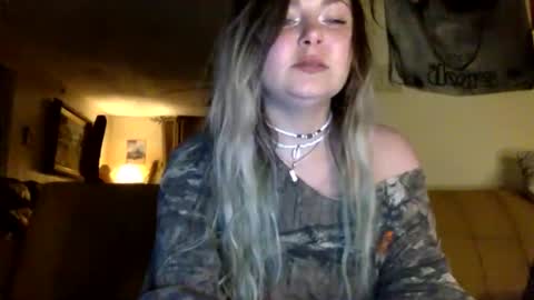 Snapshot of kipsy420 chatting on October 2025 01:28:01 AM Kipsy Rose online show from October 2025 01:28:01 AM