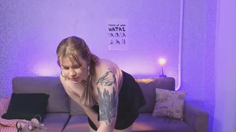 Snapshot of kira_citro chatting on January 2025 12:12:01 AM Kira  NEXT STREAM December 4 5pm CET  11am EST online show from January 2025 12:12:01 AM