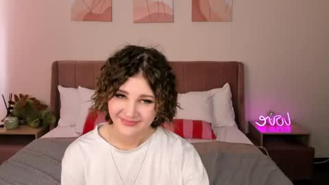 Snapshot of kira_fluffy chatting on May 2026 08:42:02 AM Kira online show from May 2026 08:42:02 AM