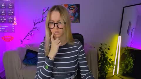 Kira  online show from October 2025 07:14:02 PM