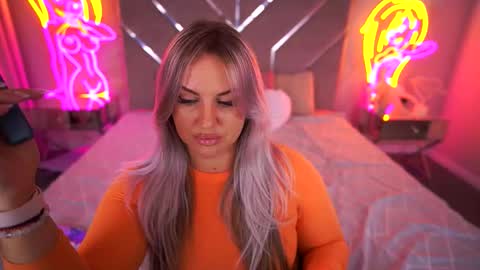 Kira online show from September 2025 08:21:01 PM