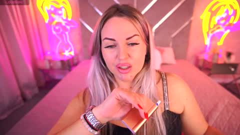 Kira online show from November 2025 12:43:01 AM