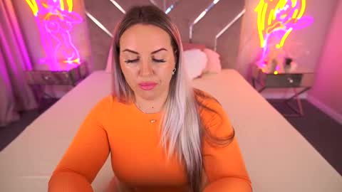 Kira online show from November 2025 10:10:02 PM