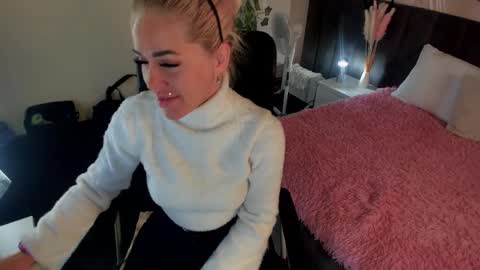 Kira online show from October 2025 01:50:02 AM