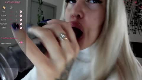 Kira online show from December 2025 02:06:01 AM