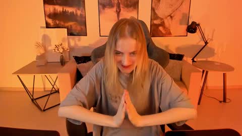 Kira online show from March 2025 09:04:02 PM