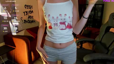 Kira online show from October 2025 08:42:01 PM