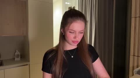 Kira online show from September 2025 04:32:01 PM