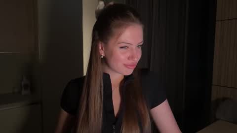 Kira online show from October 2025 02:25:01 PM