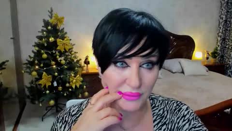 Kira online show from December 2025 10:11:02 AM