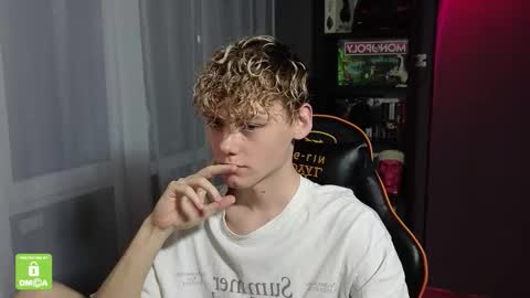 Snapshot of kirill_20_cm chatting on October 2025 11:27:01 PM Kirill and Andrey online show from October 2025 11:27:01 PM