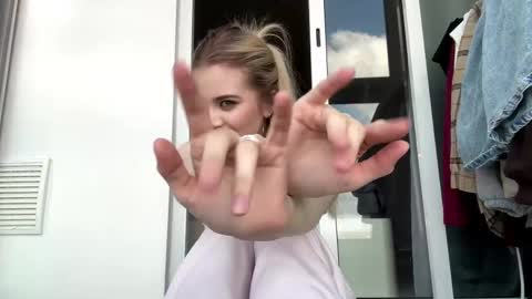 Kira online show from April 2026 09:04:01 AM