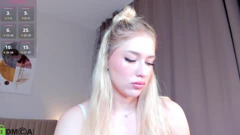 Snapshot of kiss_kr1ss chatting on March 2026 04:02:02 AM Chloe online show from March 2026 04:02:02 AM