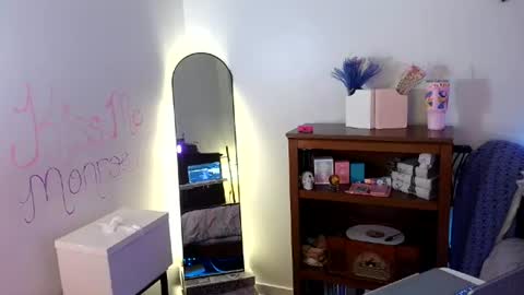 Snapshot of kiss_me_monroe chatting on July 2026 02:55:01 AM Morgan Monroe online show from July 2026 02:55:01 AM