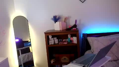 Snapshot of kiss_me_monroe chatting on July 2026 02:27:01 AM Morgan Monroe online show from July 2026 02:27:01 AM
