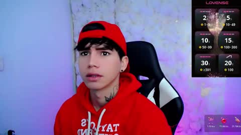 kiss_whitee online show from December 2025 11:36:02 AM