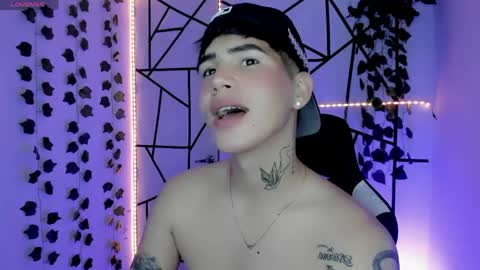 Snapshot of kiss_whitee chatting on May 2026 12:38:01 AM kiss_whitee online show from May 2026 12:38:01 AM