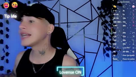 Snapshot of kiss_whitee chatting on May 2026 06:32:01 AM kiss_whitee online show from May 2026 06:32:01 AM