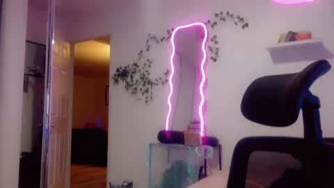 Kissah Kreampuff online show from October 2025 06:46:02 AM