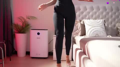 kissing33 online show from April 2026 03:41:02 PM