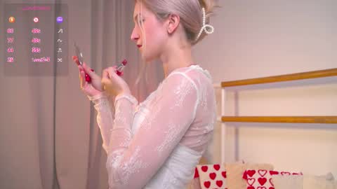 Snapshot of kisskiss_muah chatting on September 2025 02:21:01 PM Kate  online show from September 2025 02:21:01 PM