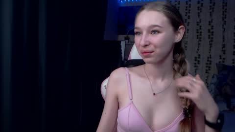 Snapshot of kitsuneyx chatting on April 2026 01:05:02 AM kitsuneyX online show from April 2026 01:05:02 AM