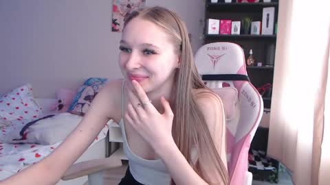 Snapshot of kitsuneyx chatting on May 2026 11:23:04 PM kitsuneyX online show from May 2026 11:23:04 PM