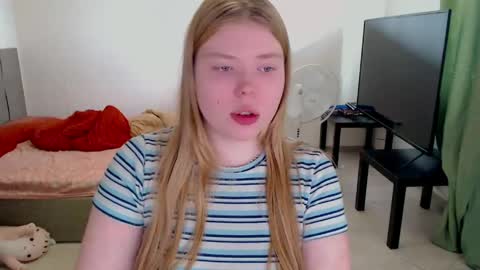 Jennyblonde and Emmabrunette online show from May 2026 11:48:01 AM