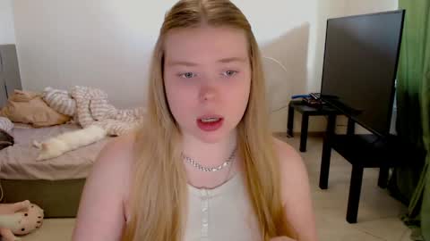 Snapshot of kitten_jenny01 chatting on June 2026 03:17:02 PM Jennyblonde and Emmabrunette online show from June 2026 03:17:02 PM