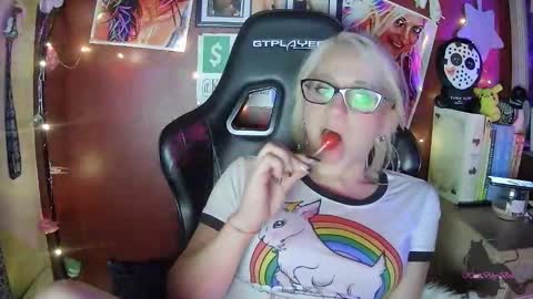 Snapshot of kittibbybells0311 chatting on June 2026 07:10:01 AM Kitti online show from June 2026 07:10:01 AM