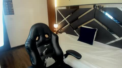 Kittie Vixen online show from April 2026 07:18:02 PM