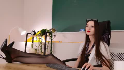 Kitti online show from October 2025 03:36:01 PM