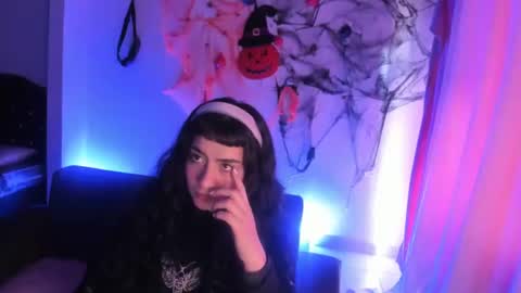 kitty__chs online show from November 2025 01:21:02 PM