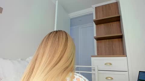 sophie online show from March 2026 07:13:02 PM