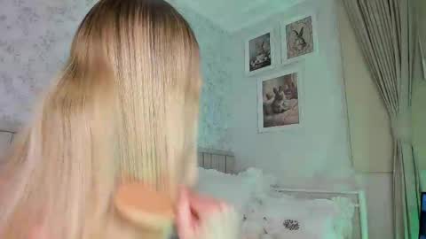 sophie online show from June 2026 07:05:01 PM