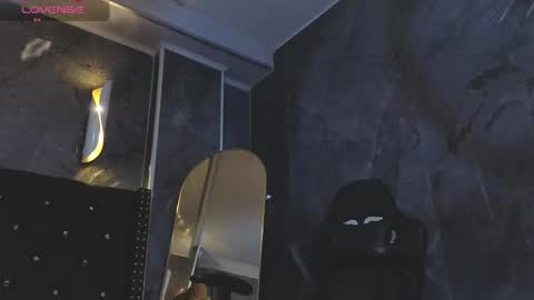 kitty_fox_b online show from October 2025 01:29:01 PM