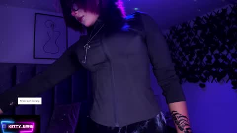 Camila online show from December 2025 01:02:01 AM