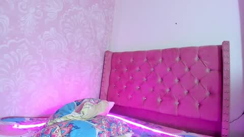 Snapshot of kitty_nicolle chatting on December 2024 04:27:02 PM kitty_nicolle online show from December 2024 04:27:02 PM