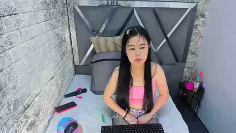 Snapshot of kitty_small69 chatting on May 2026 01:27:02 PM kitty_small69 online show from May 2026 01:27:02 PM