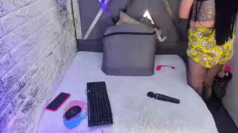 Snapshot of kitty_small69 chatting on May 2026 02:11:01 PM kitty_small69 online show from May 2026 02:11:01 PM