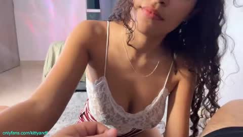 Kitty black hair 19 years Isa red hair18 years John 21 years online show from February 2025 03:22:01 AM
