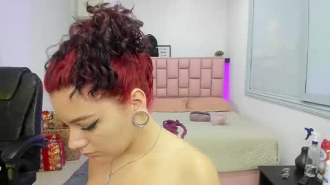 Jenn online show from January 2025 08:18:02 PM